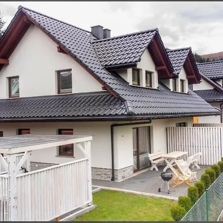 Apartament Miodomki *